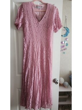 Vintage Starina Pink Lace Dress with V-Neck